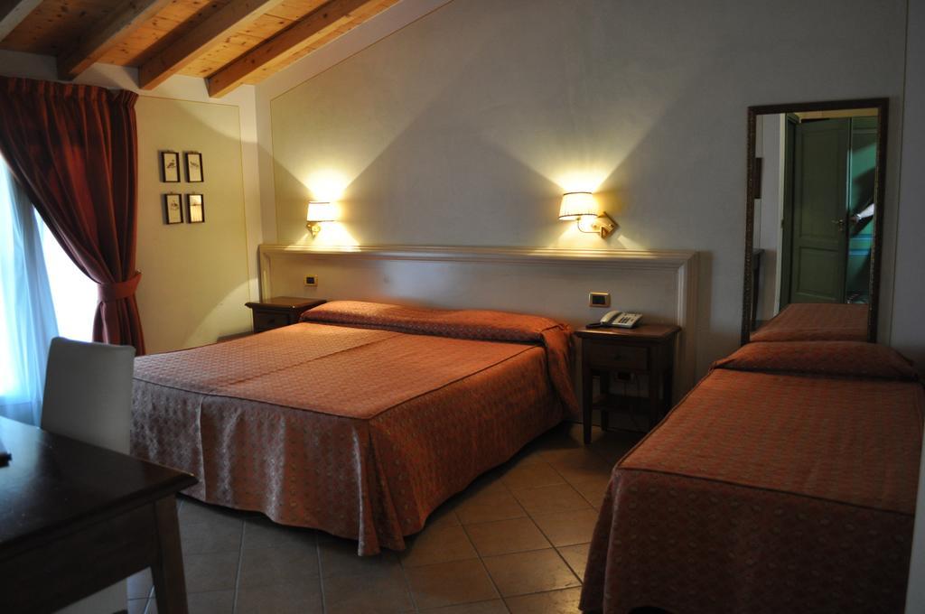 Hotel La Corte Bedizzole Bilik gambar